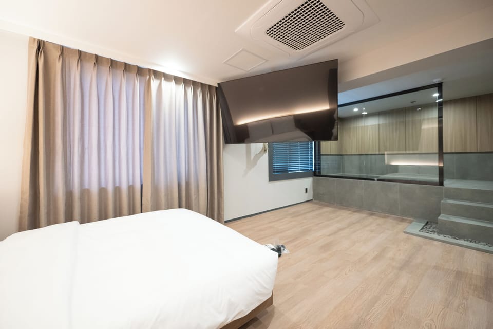 DELUX SPA&SAUNA - Breakfast service for guests + 1 FREE DRINK provided | Premium bedding, down comforters, memory foam beds, desk