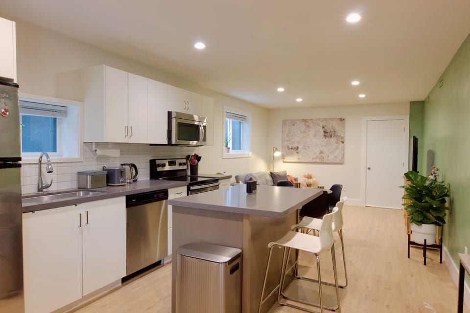 Kitchen & Island seatings