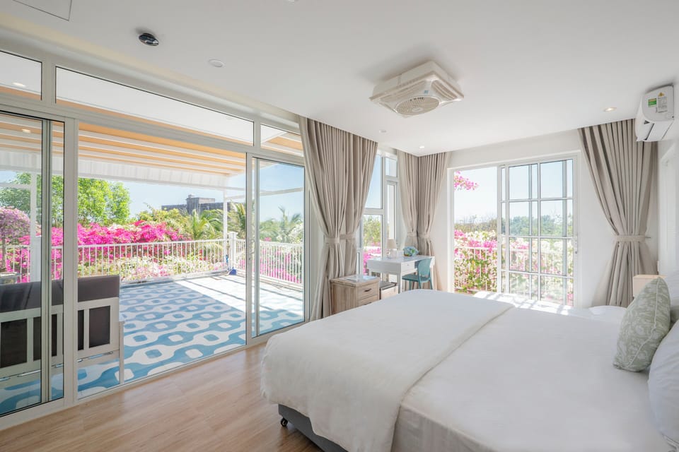 Junior Suite with Balcony with Hot Tub | Down comforters, memory foam beds, individually furnished, desk