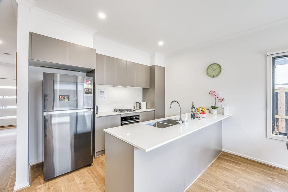 Deluxe Townhome, Garden View | Private kitchen