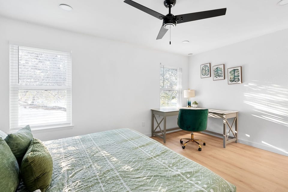 Iron/ironing board, WiFi (free)