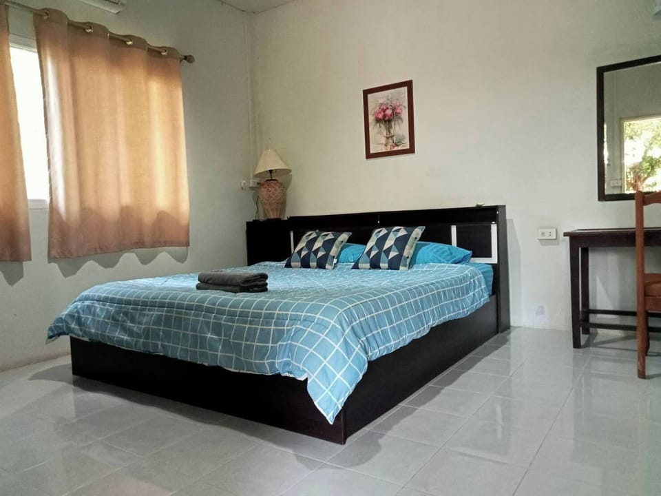 Superior Room, 1 King Bed | Desk, free WiFi, bed sheets