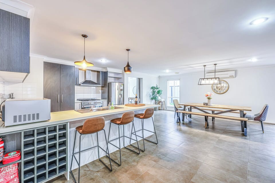 Deluxe Townhome, Garden View | Private kitchen