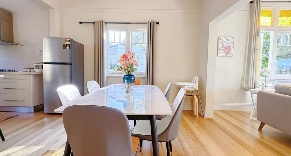 Deluxe Townhome, City View | Living area