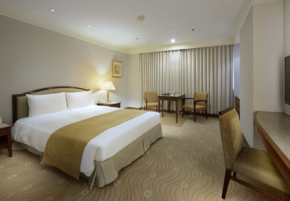 Superior Room | Down comforters, in-room safe, desk, laptop workspace