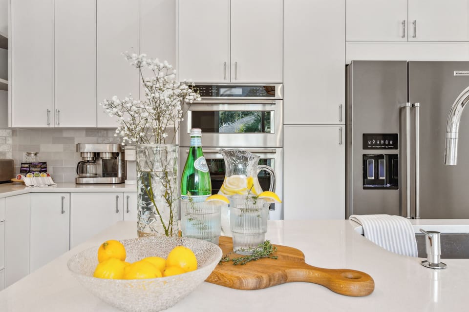 Fully equipped kitchen.