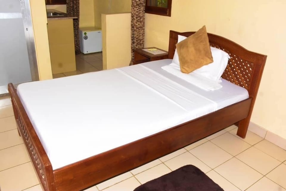Comfort Single Room, Bay View | Minibar, iron/ironing board, free WiFi, bed sheets