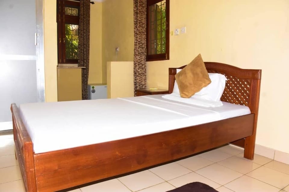 Comfort Single Room, Bay View | Minibar, iron/ironing board, free WiFi, bed sheets