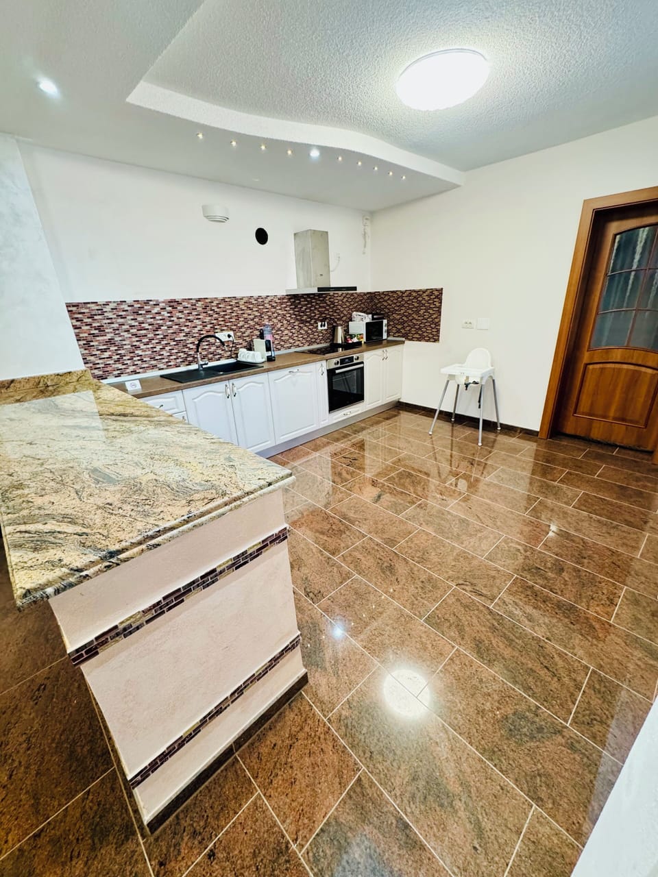 Deluxe Villa, Balcony, Garden View | Private kitchen | Full-size fridge, electric kettle