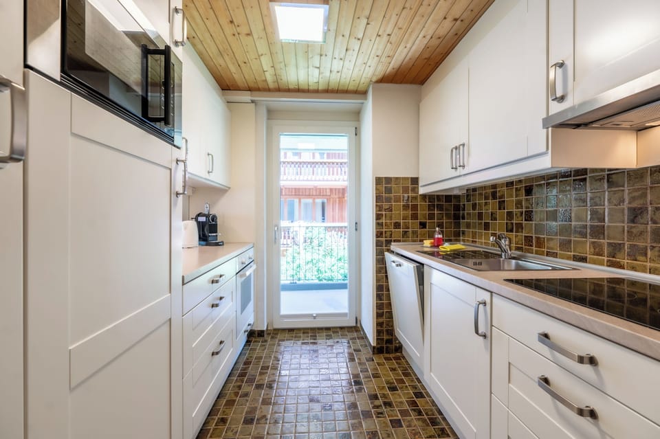 Apartment, Mountain View | Private kitchen | Fridge, oven, stovetop, dishwasher