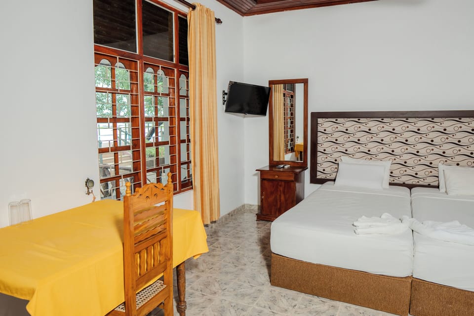 Double Room, Balcony, Pool View | Desk, free WiFi