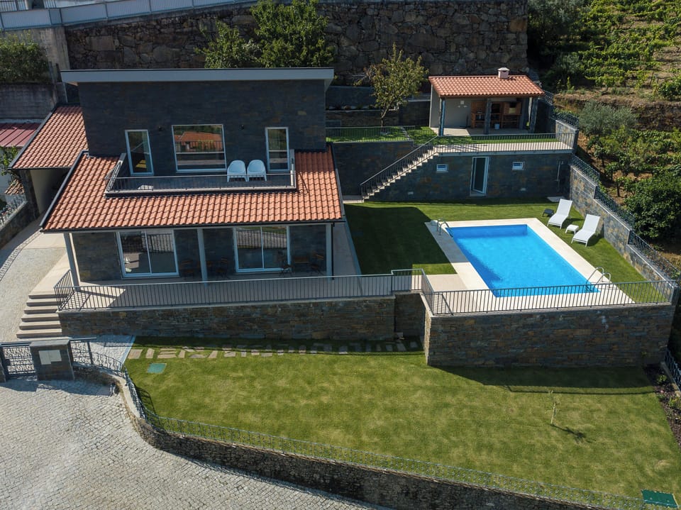 Overview of the property's unique features: a blend of traditional and modern. 