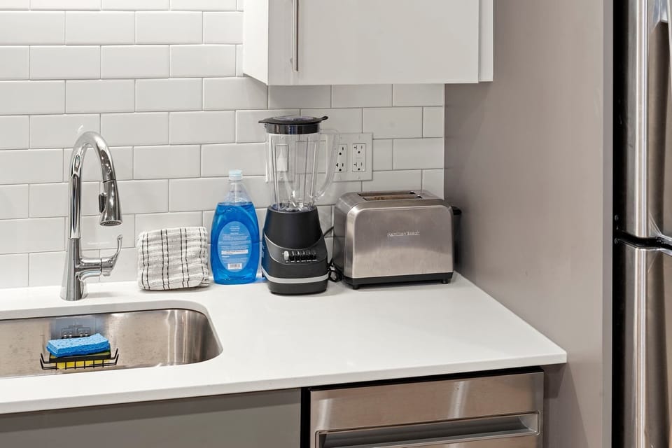 Toaster, Blender and Kettle available
