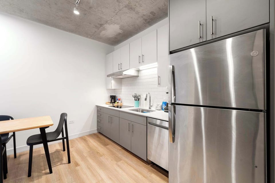 Full kitchen 