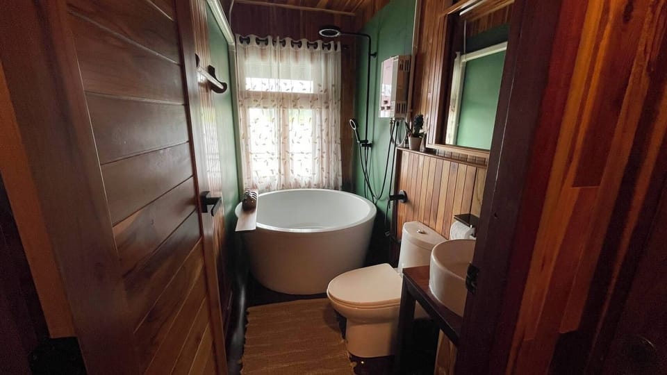 Separate tub and shower, towels