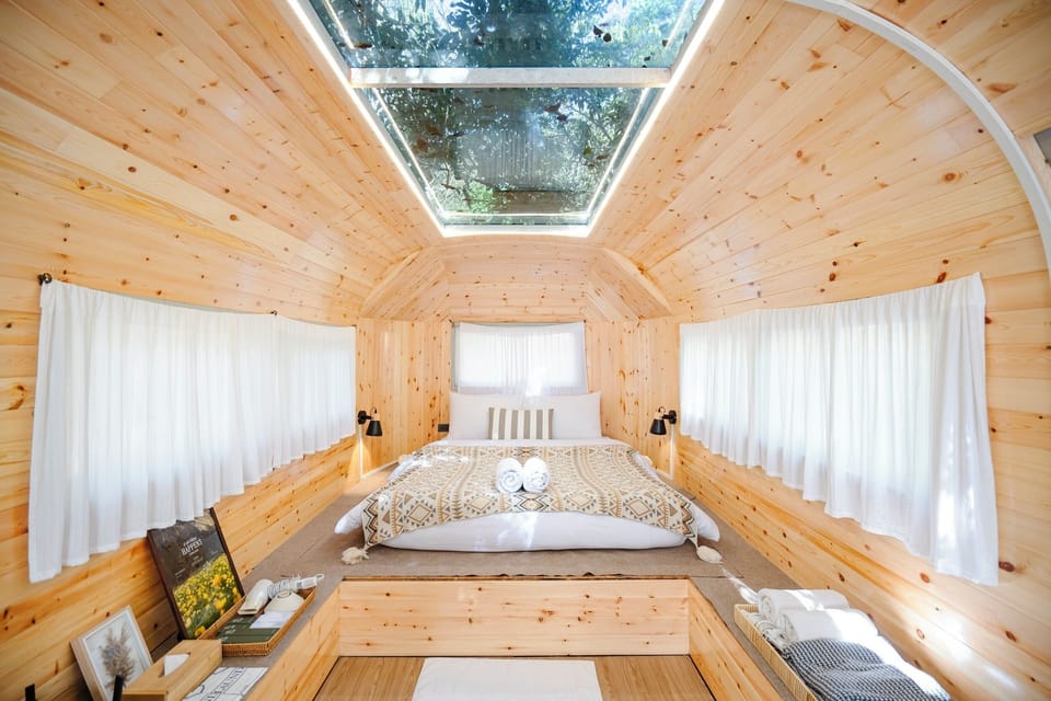 Caravan | Rollaway beds, free WiFi, bed sheets