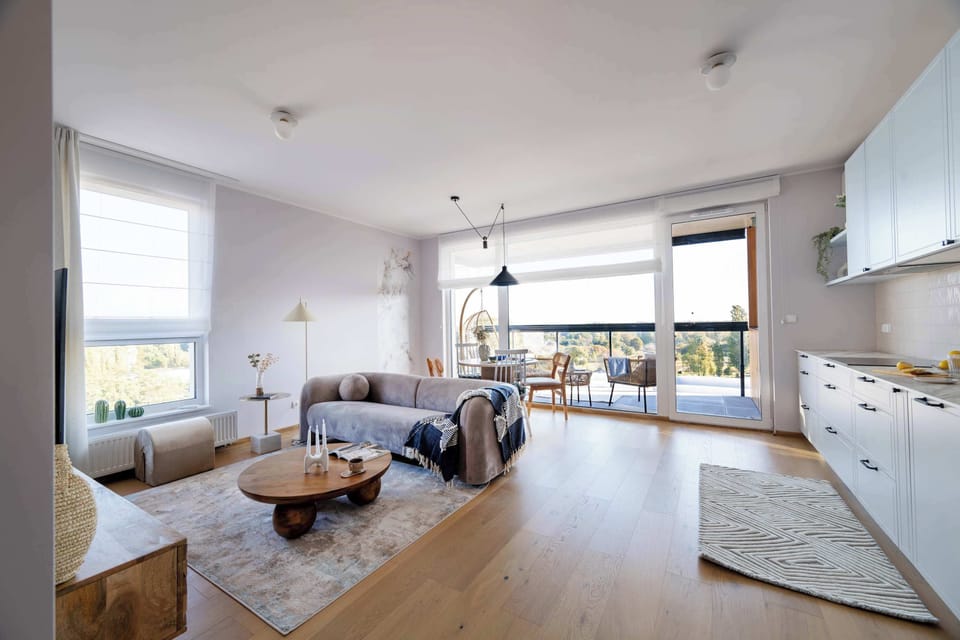 Exclusive Apartment, 2 Bedrooms, Balcony, Sea View | Living room
