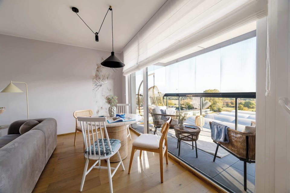 Exclusive Apartment, 2 Bedrooms, Balcony, Sea View | Living room