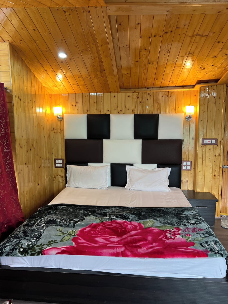 Deluxe Double Room, Mountain View | Desk, soundproofing, free WiFi