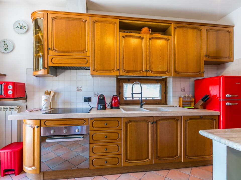 Kitchen, Kitchen Appliance, Major Appliance, Wood, Interior Design, Cabinetry, Countertop, Furniture, Flooring, Room
