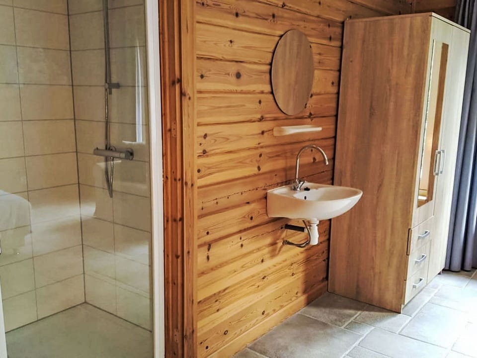 Flooring, Floor, Plumbing Fixture, Wood, Bathroom, Bathroom Sink, Interior Design, Tap, Sink, Plumbing