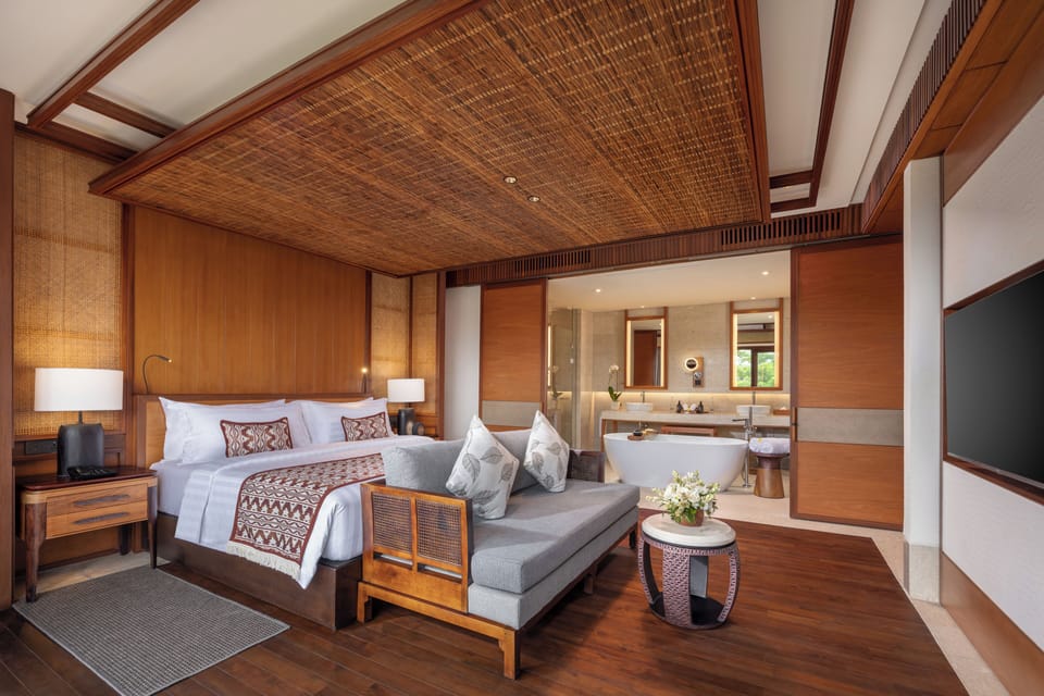 Premier Suite | In-room safe, desk, iron/ironing board, free cribs/infant beds