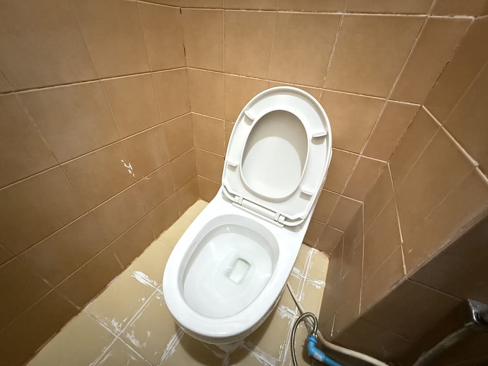 Standard Room, No Windows | Bathroom | Shower, free toiletries, towels