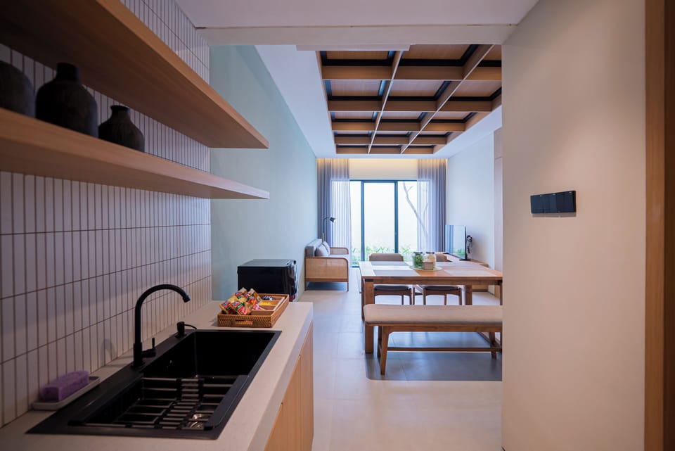 Osaka | Private kitchen | Mini-fridge, stovetop, rice cooker, cookware/dishes/utensils