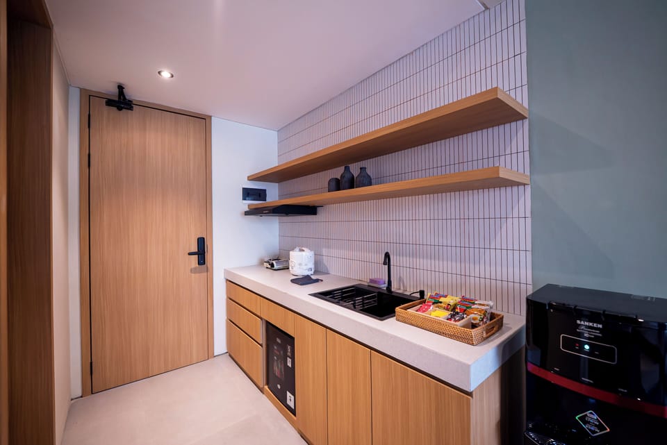 Osaka | Private kitchen | Mini-fridge, stovetop, rice cooker, cookware/dishes/utensils