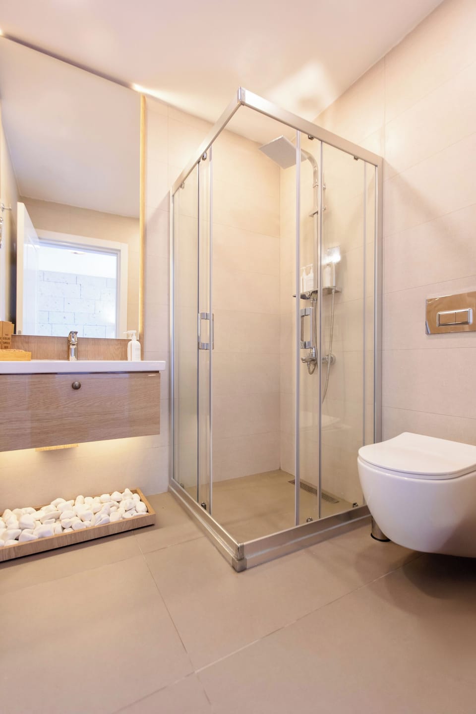 Deluxe Room, Private Bathroom, Garden Area | Bathroom | Separate tub and shower, free toiletries, hair dryer, slippers