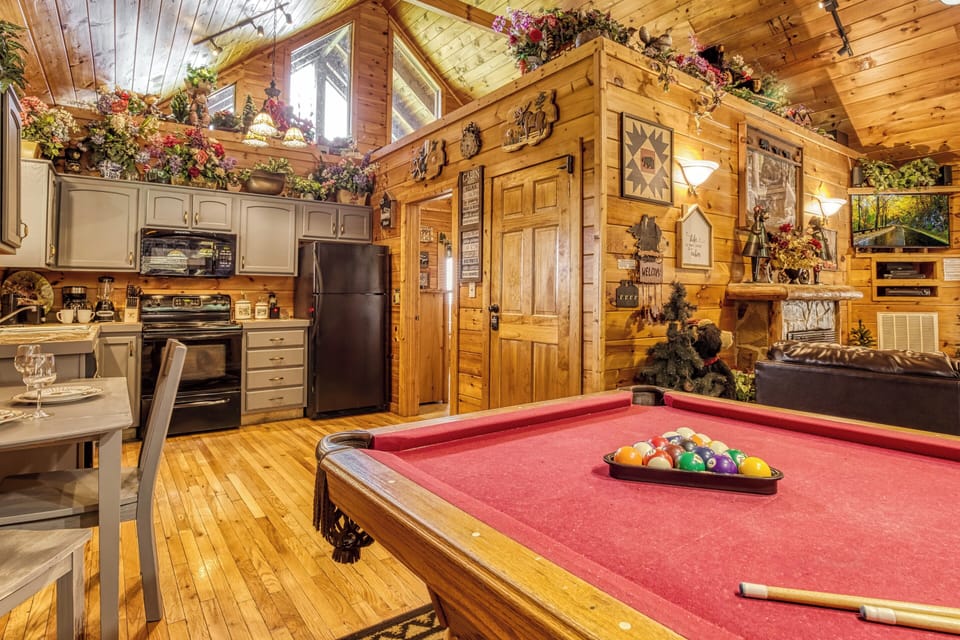 Cabin with a View in Pigeon Forge "Wet and Wild" - Living room, pool table, and fully furnished kitchen