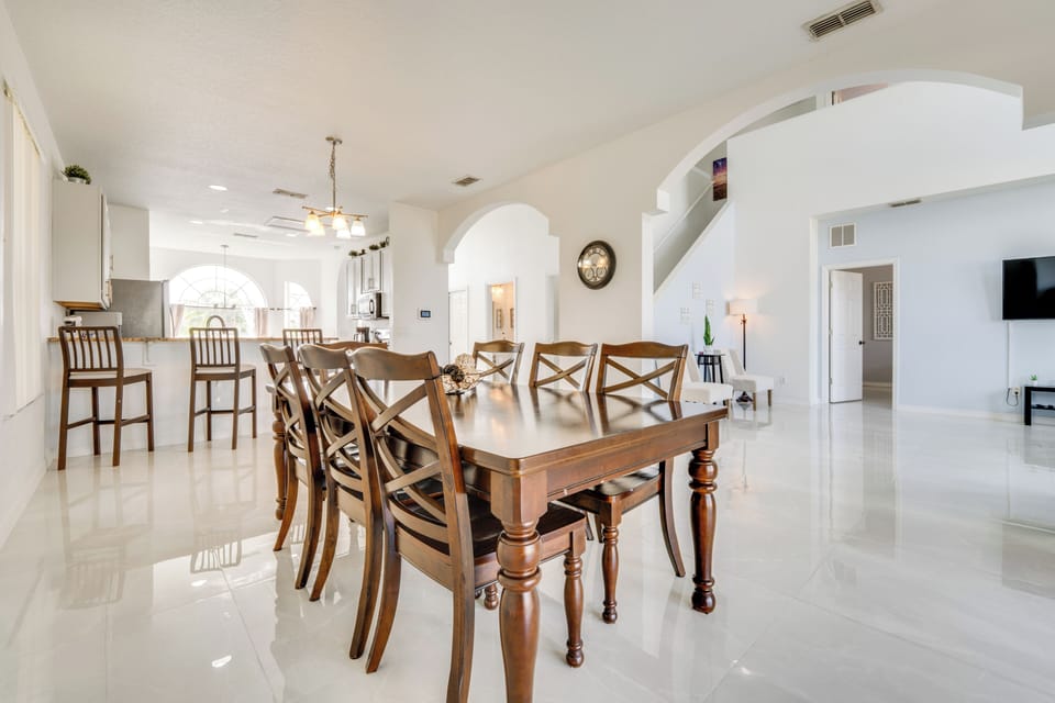 House (5 Bedrooms) | Interior