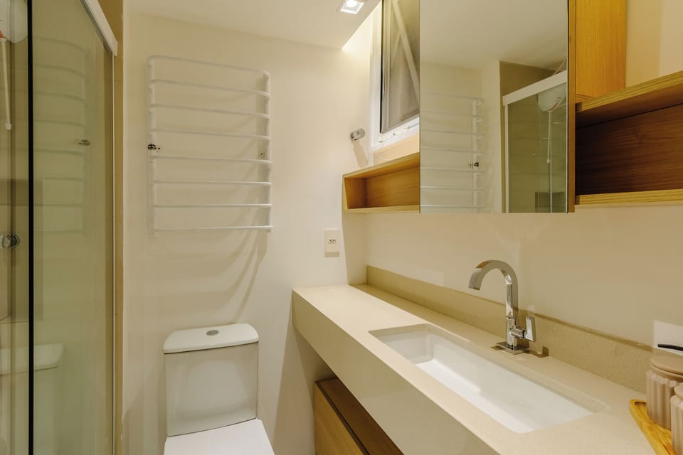 Basic Apartment | Bathroom