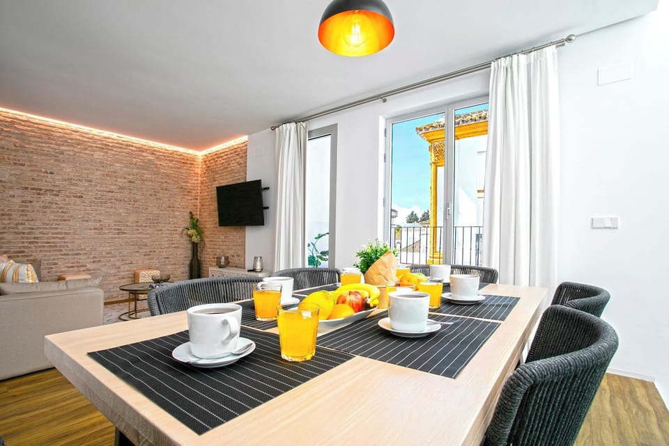 Apartment (3 Bedrooms) | In-room dining