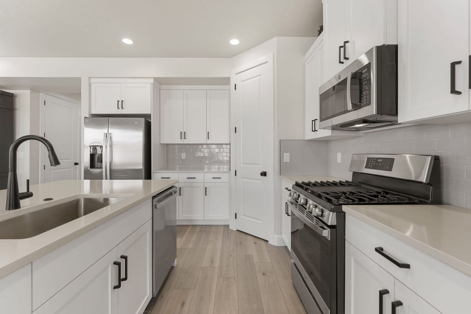 House, 5 Bedrooms | Private kitchen | Fridge, oven, coffee/tea maker, toaster