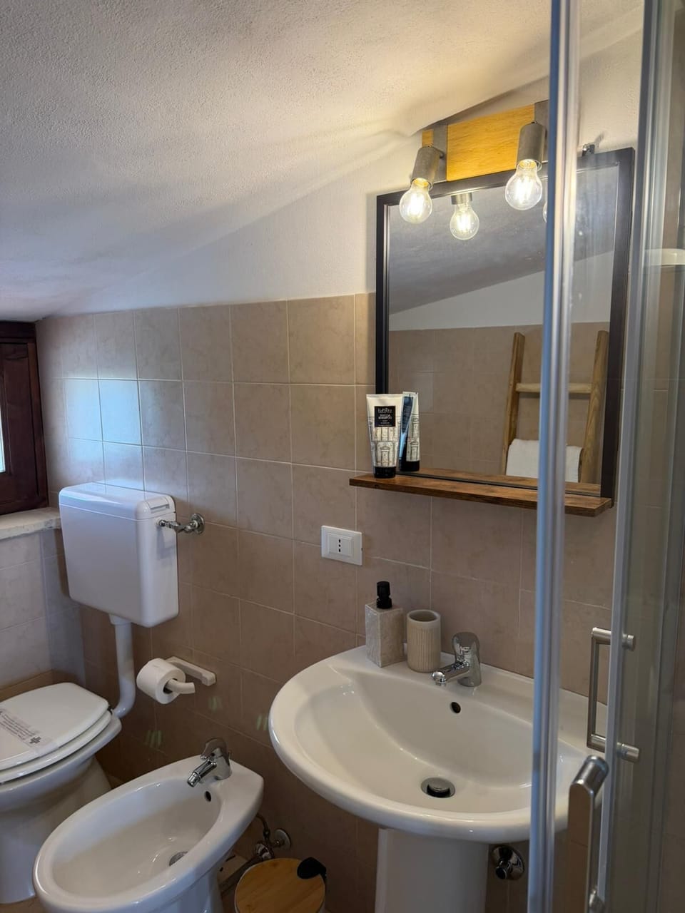 Hair dryer, bidet