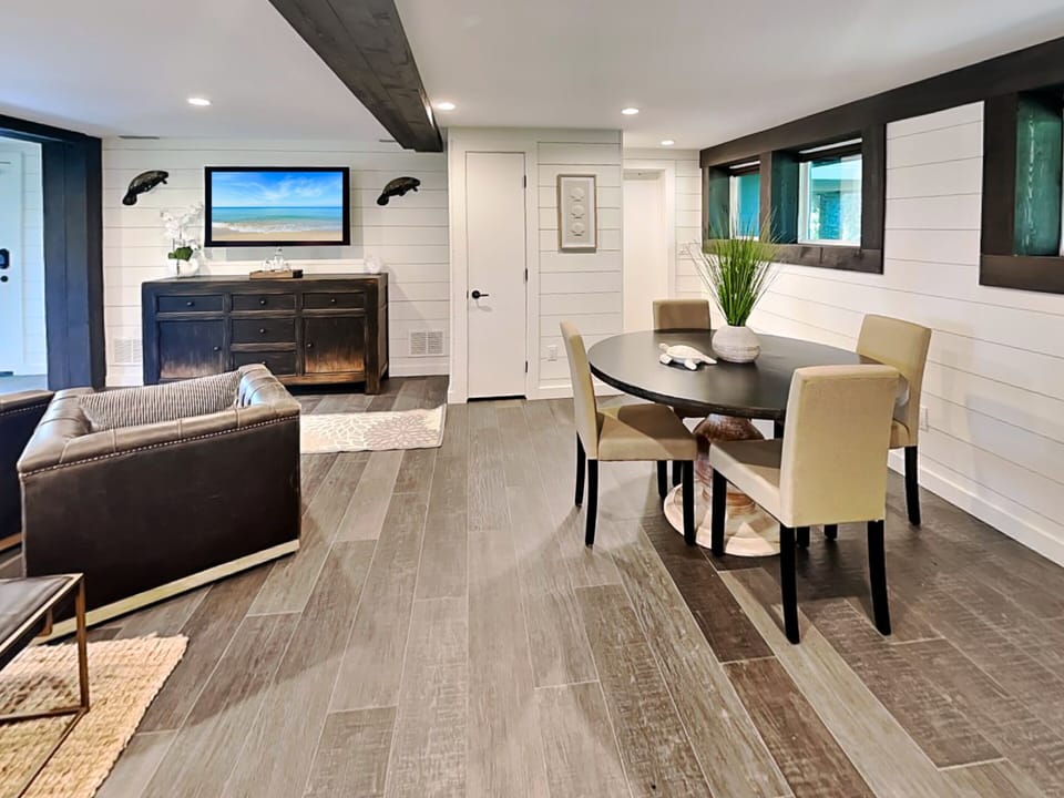 Guest Suite - Dining Table Seating for Four