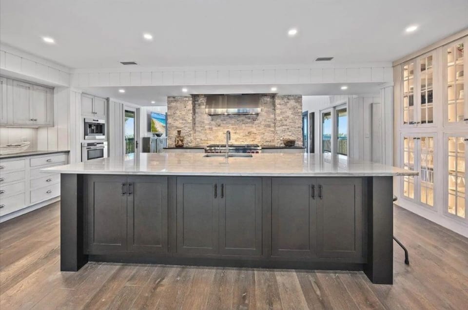 Fully Equipped Chef's Kitchen with Large Island