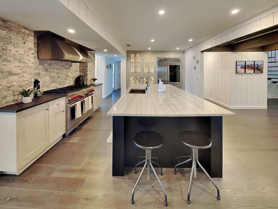 Fully Equipped Chef's Kitchen with Two Ovens