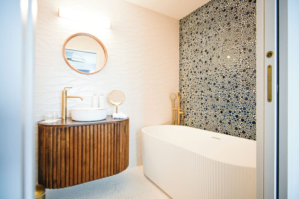 Standard Quadruple Room, Balcony, Canal View | Bathroom | Bathrobes, slippers