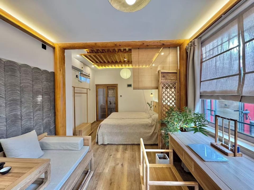 Deluxe Twin Room | Desk, laptop workspace, WiFi (free), individually decorated