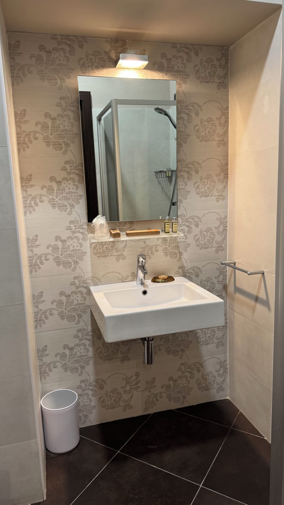 Deluxe Triple Room, Balcony, City View | Bathroom | Bathrobes, slippers, bidet
