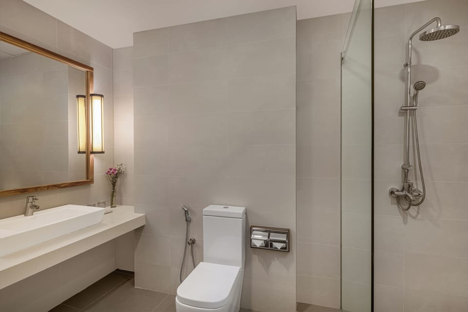 Deluxe Room, Multiple Beds, Garden View | Bathroom | Free toiletries, hair dryer, bathrobes, slippers