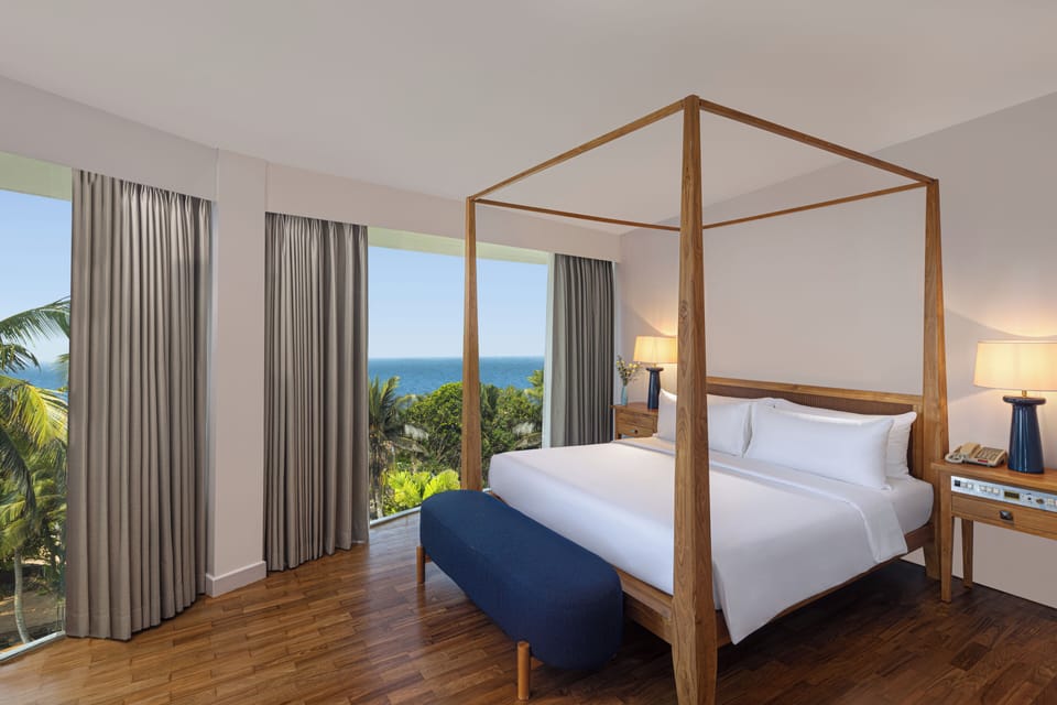 Suite | Minibar, in-room safe, desk, blackout drapes