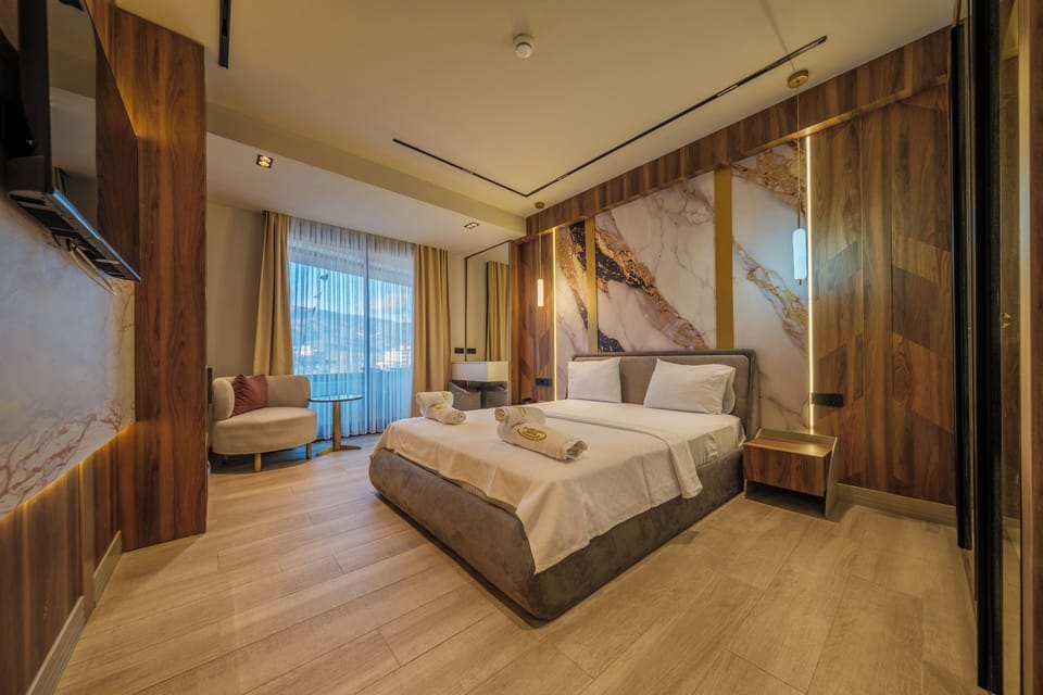 Classic Double Room, Balcony, City View | Egyptian cotton sheets, premium bedding, minibar, in-room safe