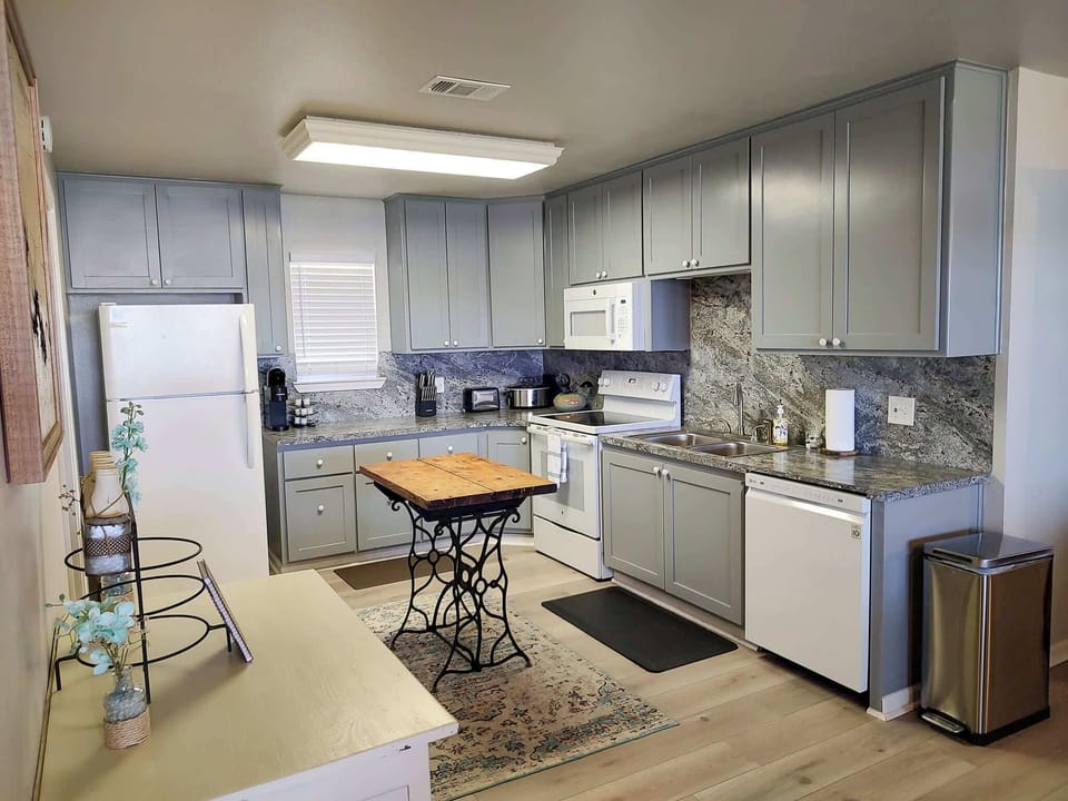 Spacious living area perfect for family gatherings," "Fully equipped kitchen with modern appliances"