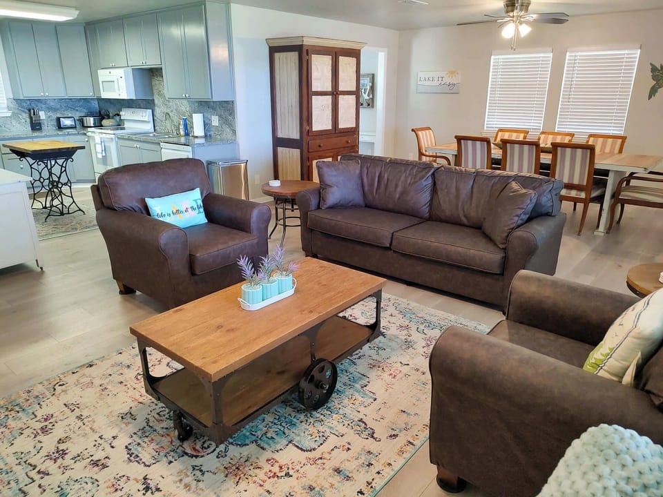 Spacious living area perfect for family gatherings," "Fully equipped kitchen with modern appliances"
