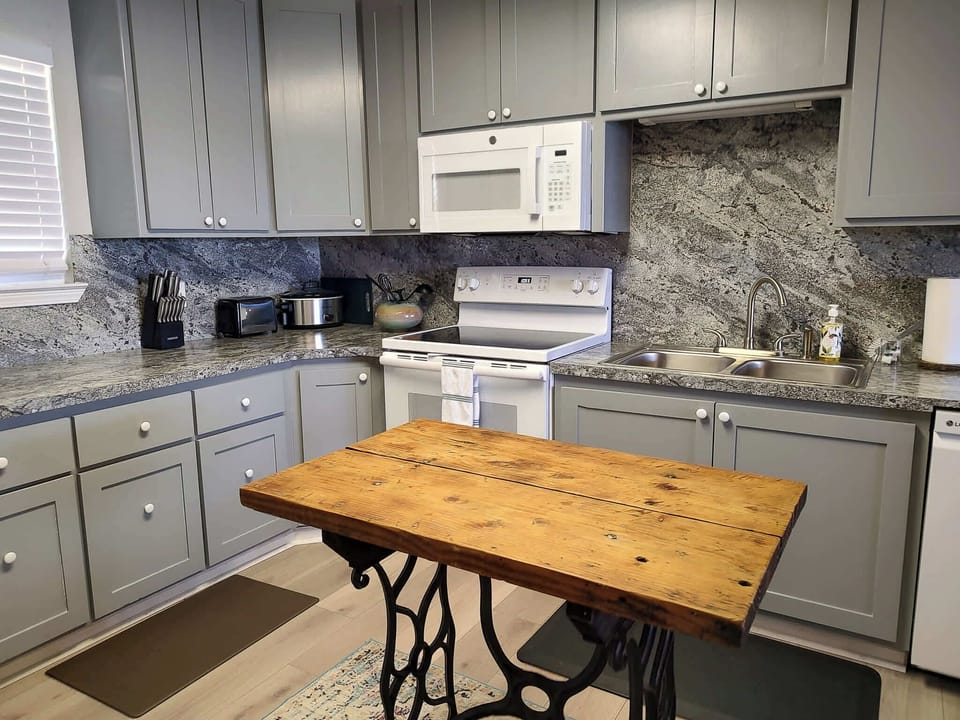 Spacious living area perfect for family gatherings," "Fully equipped kitchen with modern appliances"