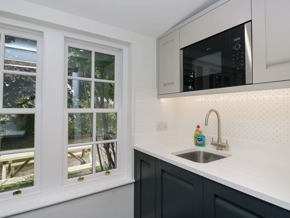 Dishwasher, cookware/dishes/utensils