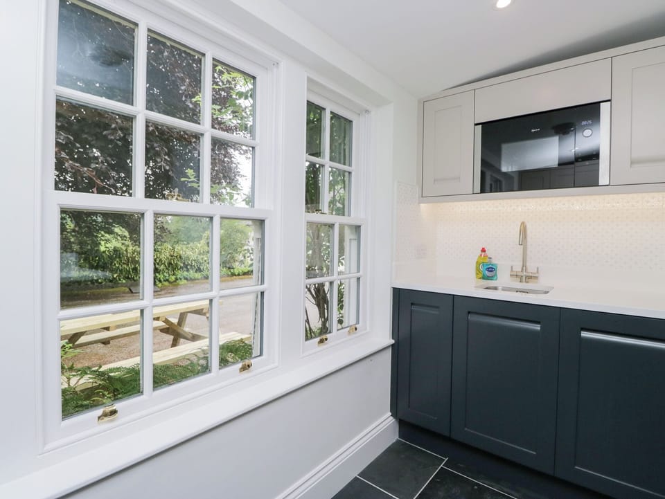 Dishwasher, cookware/dishes/utensils